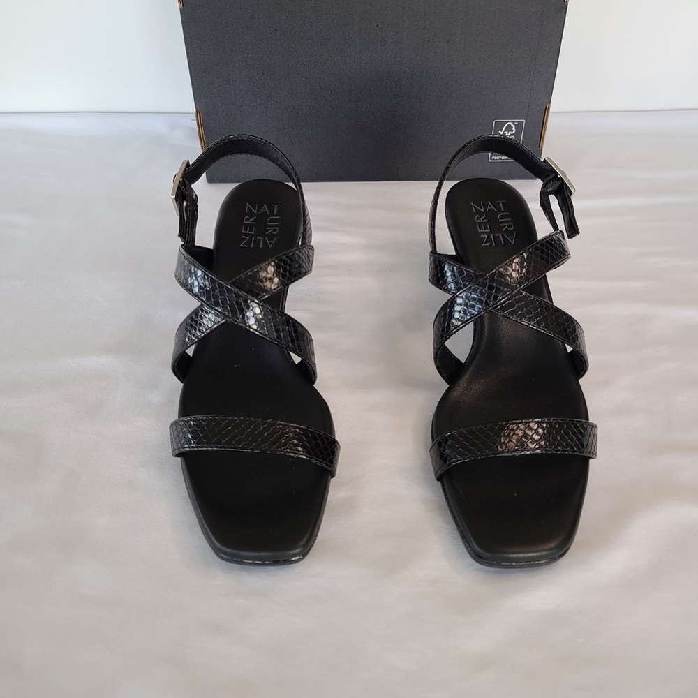 Kiki Slingback Sandal Size 6 
Naturalizer